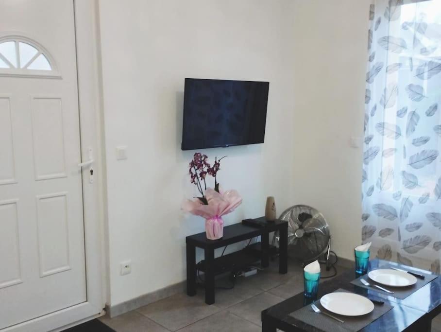 Appartement 2, Jardin, Collation, 5 Min De L'Aeroport Cdg Le Mesnil-Amelot Eksteriør billede